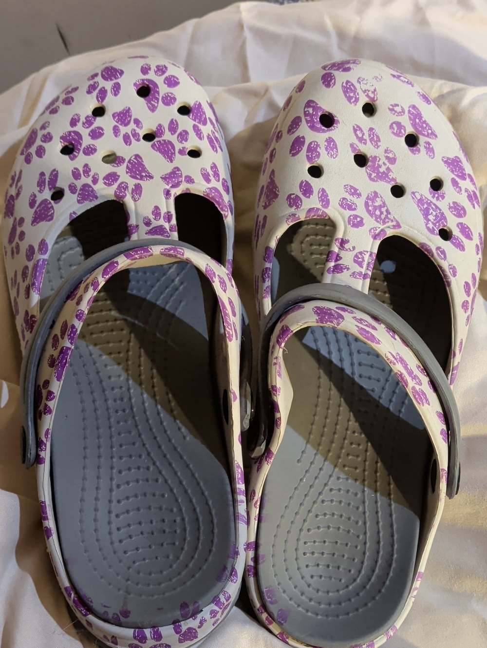 Women's lightweight slip-on croc style clogs